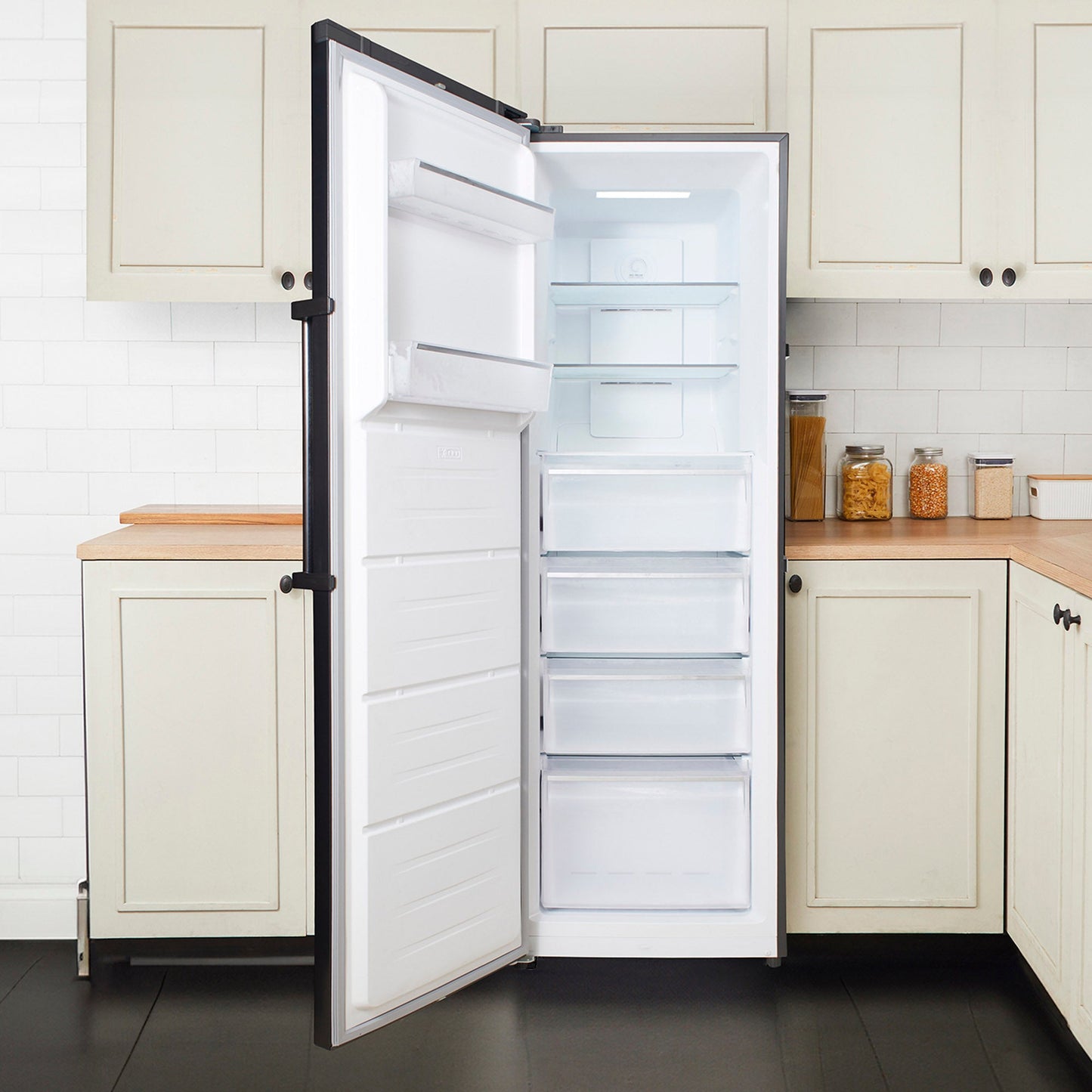 Refrigerador Combinado Deluxe Prestige Chef 355L FDV No Frost con eficiencia A+, puerta reversible y diseño en acero inoxidable negro