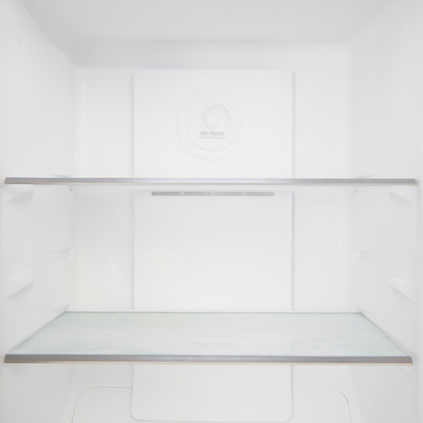 espacioso refrigaredor cobinado