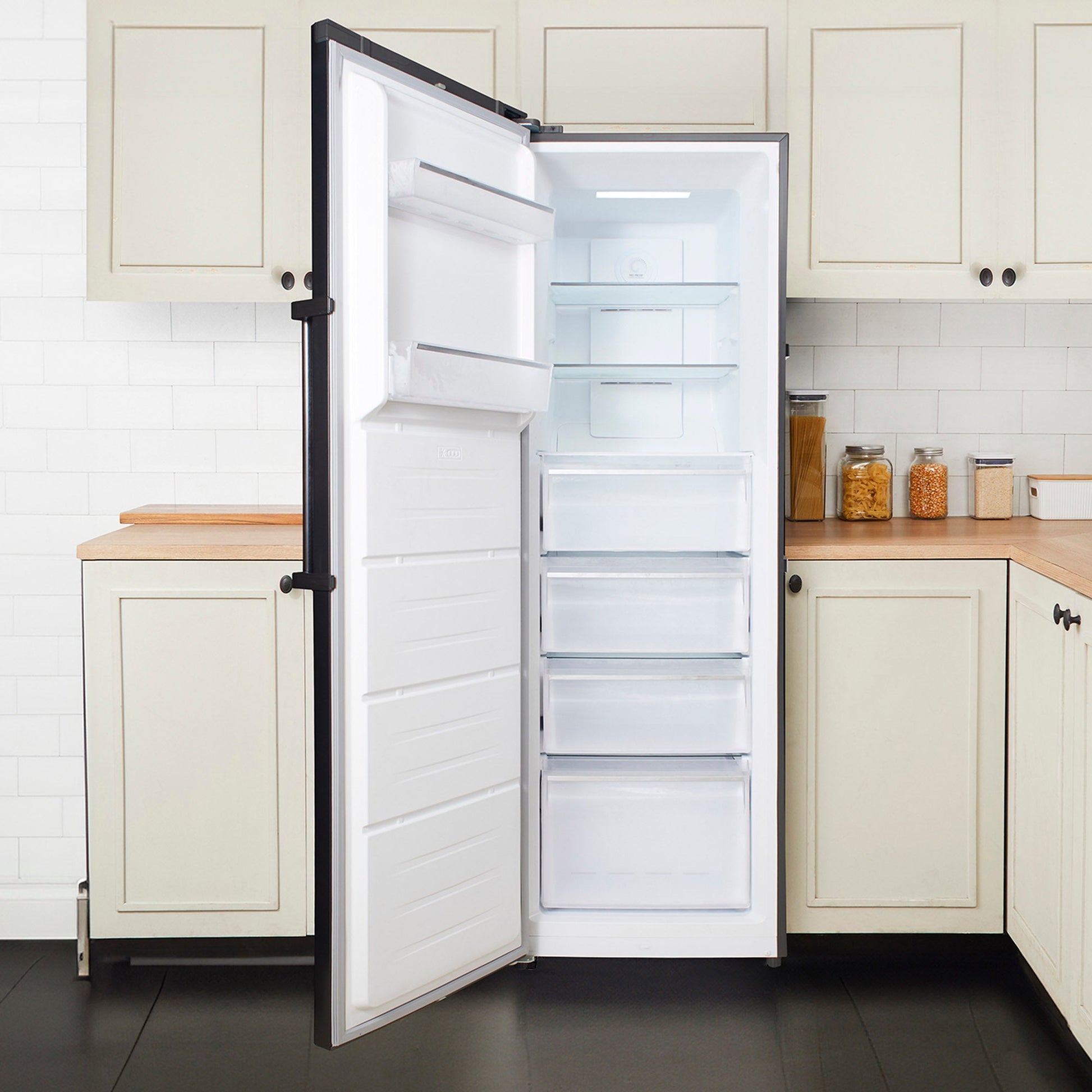 Refrigerador Combinado Deluxe Prestige Chef 355L FDV No Frost con eficiencia A+, puerta reversible y diseño en acero inoxidable negro