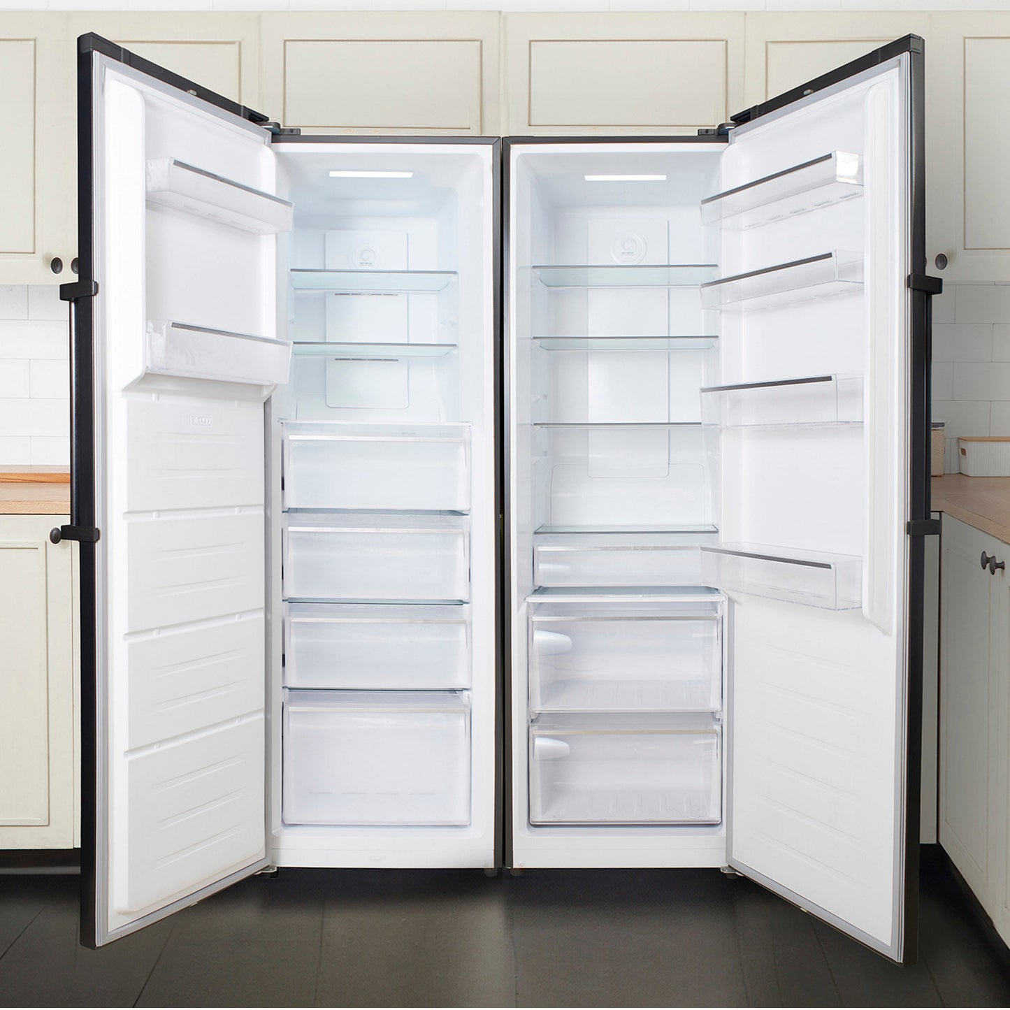 Kit Refrigerador y Freezer Prestige Chef FDV 355L + 262L No Frost en acero inoxidable, con eficiencia energética A+ y tecnología avanzada para máxima conservación de alimentos.